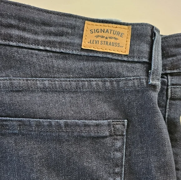Levis Women’s Boot Cut Jeans - Picture 6 of 7